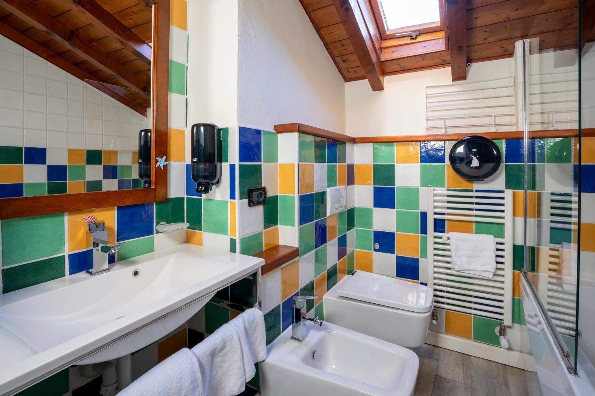 Locanda Alberti Манделло-дель-Ларио Экстерьер фото